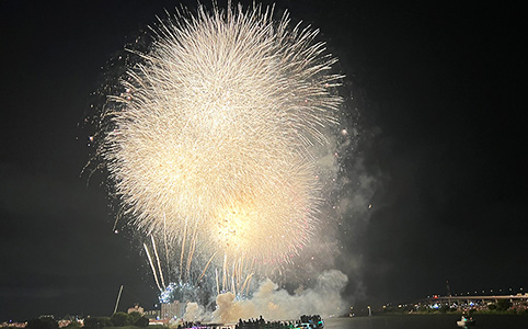 足立花火大会乗合屋形船画像