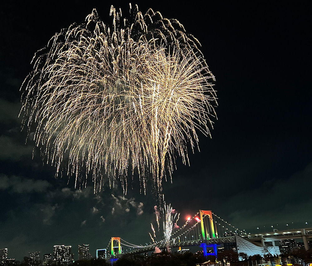 お台場でドローンショーイベント