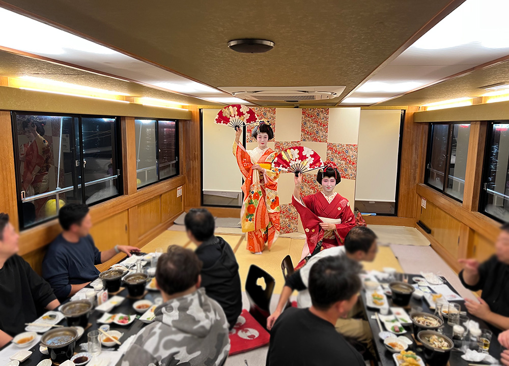 伝統舞踊とお座敷遊びを楽しむ貸切屋形船体験画像